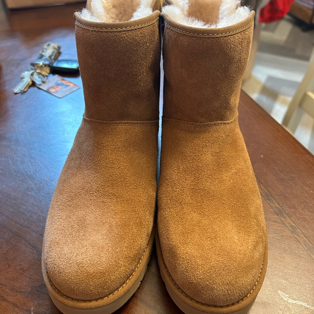 Ugg boots size 7. NWT just don’t have the box